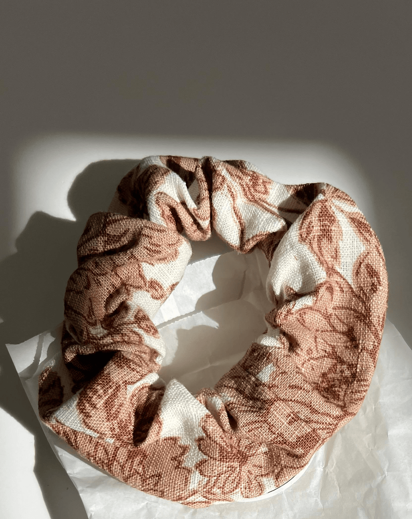 SCRUNCHIE Vintage Floral Print Navy/Cream